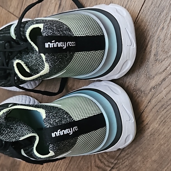 Nike womens infinity react black yellow and green size 8.5 - Picture 6 of 6
